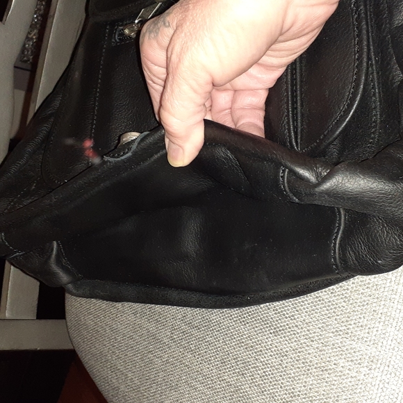 Crossbody leather bag - Picture 8 of 9